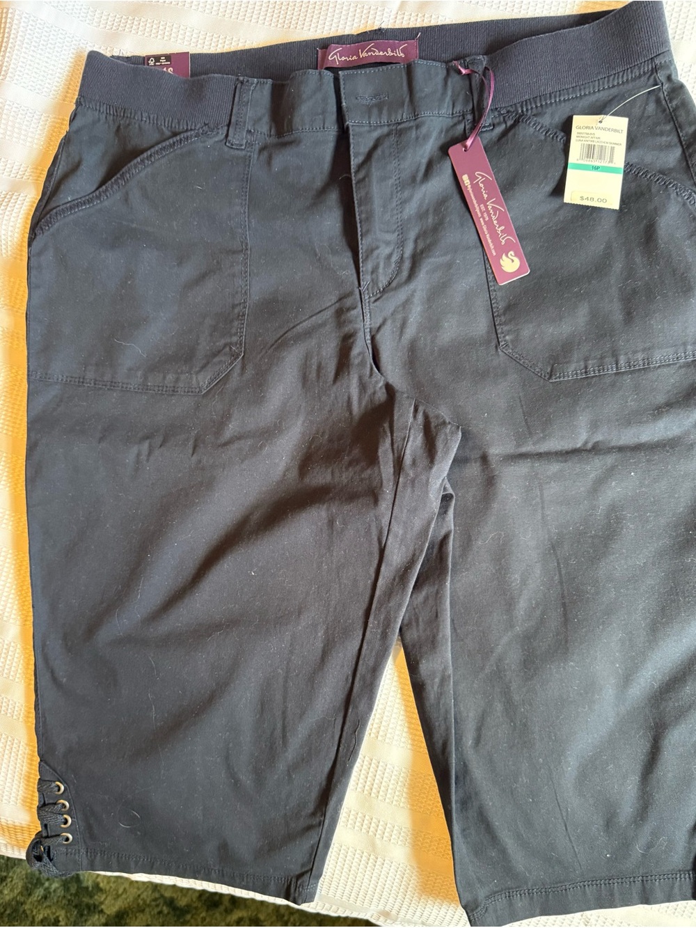 Gloria Vanderbilt Black capri